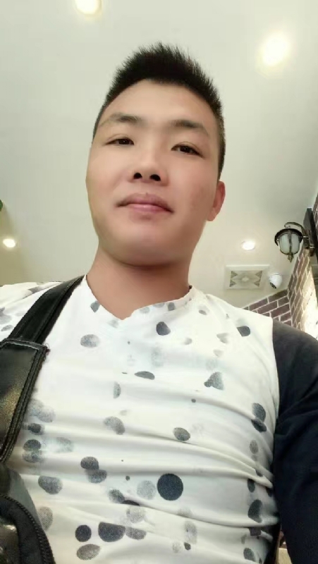 吃生蚝的小乖乖的第一张照片--广西上门女婿服务网